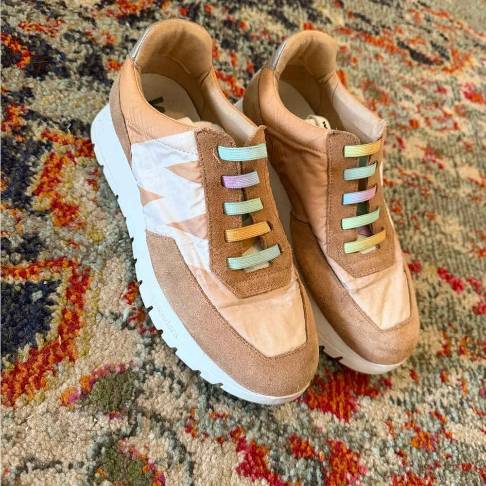 WONDERS Odisei Sneaker size 37 great condition smoke pet free home - Picture 1 of 9